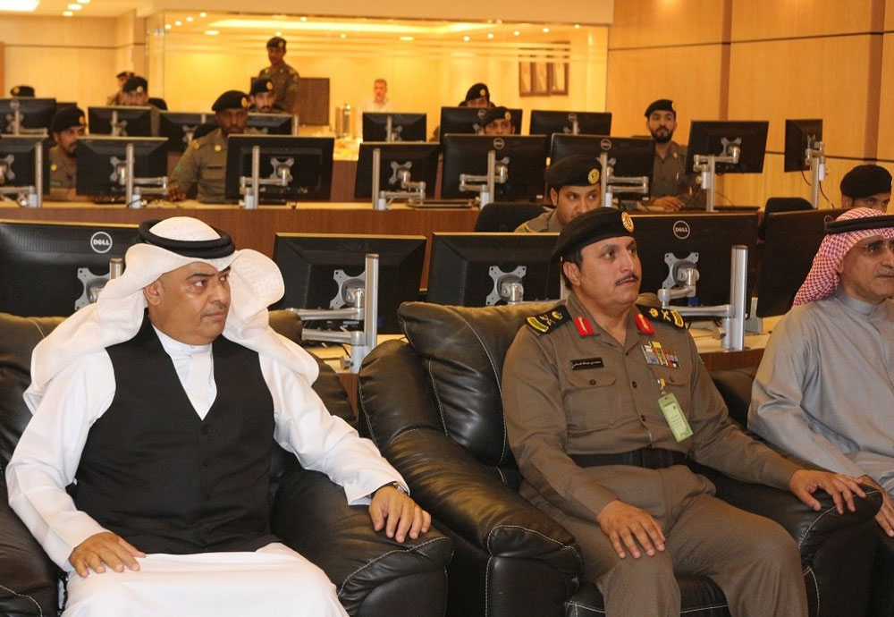 جريدة البلاد رئيس الأمن العام يزور غرفة عمليات المرور ومركز العمليات جريدة البلاد رئيس الأمن العام يزور غرفة عمليات المرور ومركز العمليات