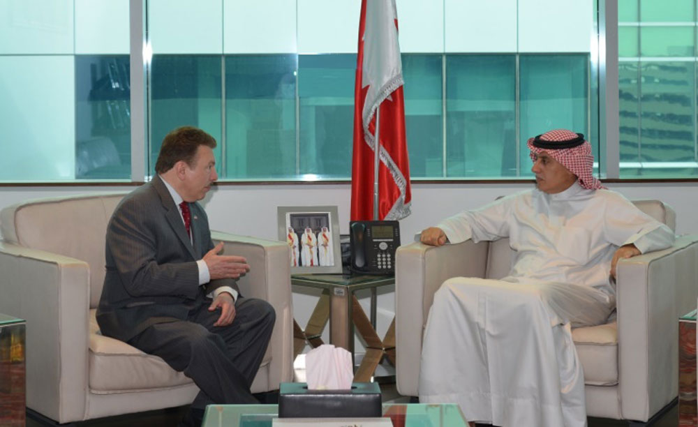 جريدة البلاد وزير الصناعة يجتمع بالمدير التنفيذي للغرفة التجارية جريدة البلاد وزير الصناعة يجتمع بالمدير التنفيذي للغرفة التجارية