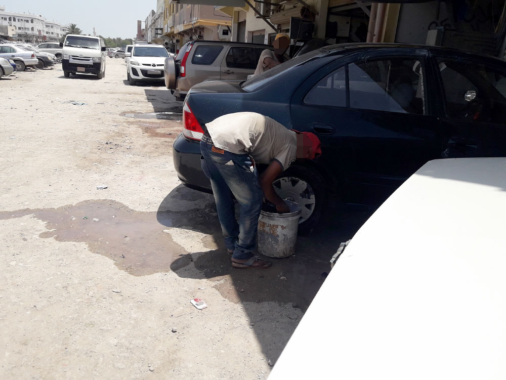 جريدة البلاد فري فيزا يسمكرون السيارات بالشوارع